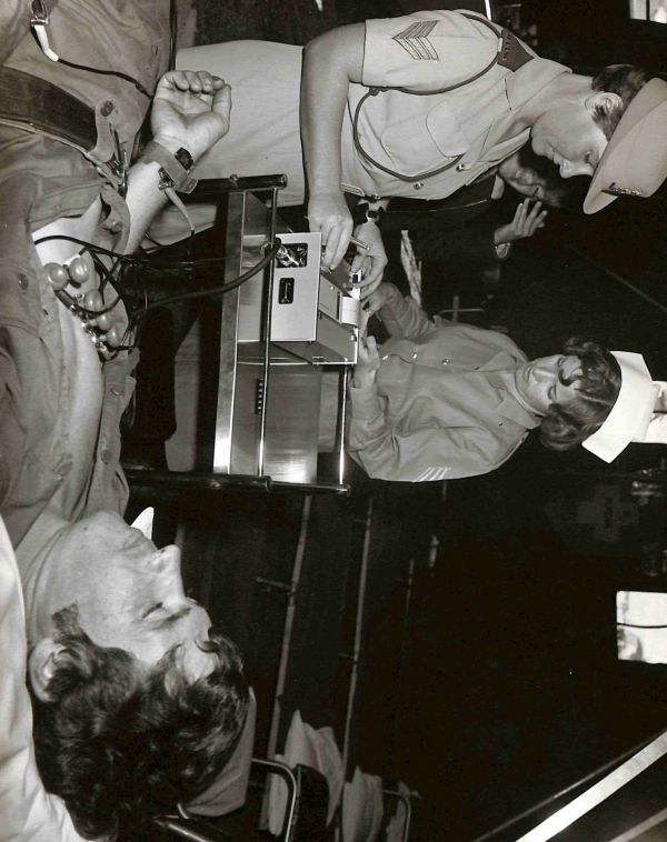 1979 Sgt Pat Barker and Sgt Helen Birch record an electrocardiogram on Cpl Mark Jones