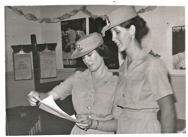 1972 Passing out Parade of the Senior Non-Commissioned Officers Course, Junior Non-Commissioned Officers Course and the Recruit Course, Pte Leslie, Lt Ballantyne