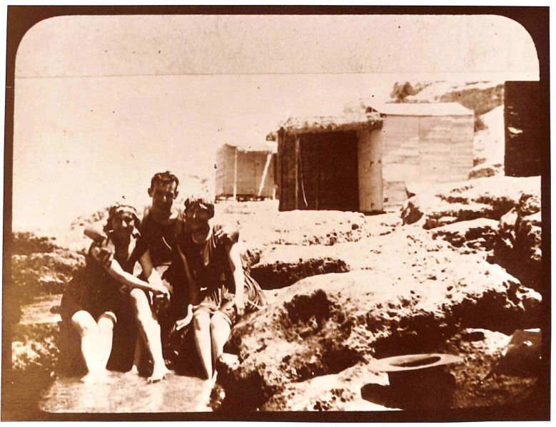 File:P2 Album 1 183.jpg