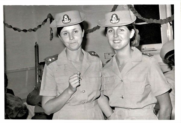 1972 Passing out Parade of the Senior Non-Commissioned Officers Course, Junior Non-Commissioned Officers Course and the Recruit Course, Lt Davies, Lt Ballantyne